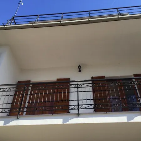 Oak Tree Apartment Montefelcino