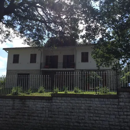 Oak Tree Apartment *