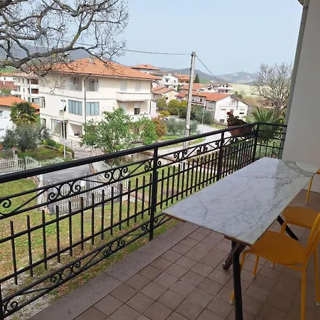 شقة Oak Tree Montefelcino