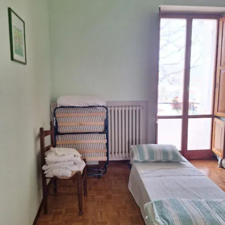 Oak Tree Apartment *