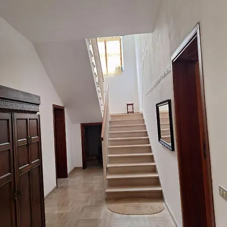 Oak Tree Apartment Montefelcino