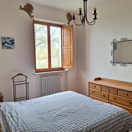 Oak Tree Apartment *
