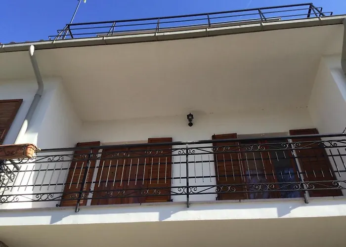 Oak Tree Apartment Montefelcino