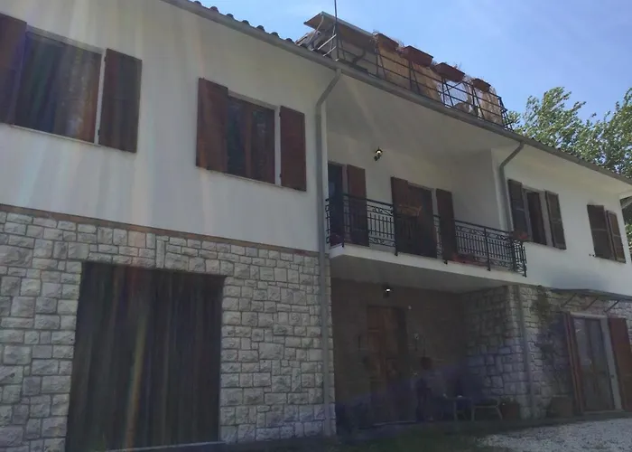 Oak Tree Apartment Montefelcino