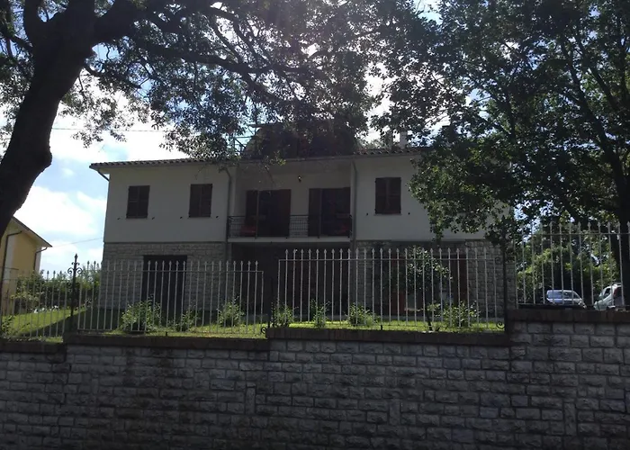 Oak Tree Apartment *