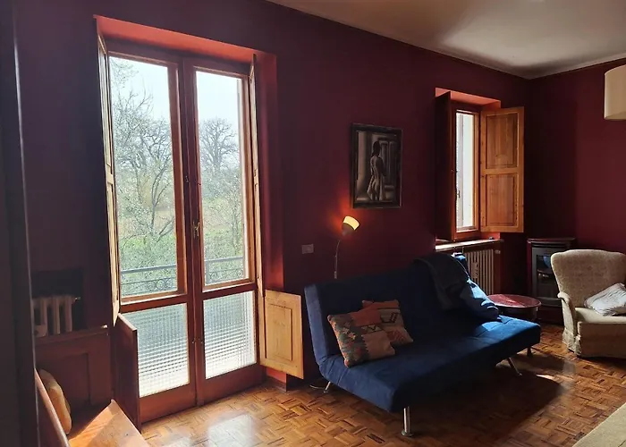 Apartment Oak Tree *