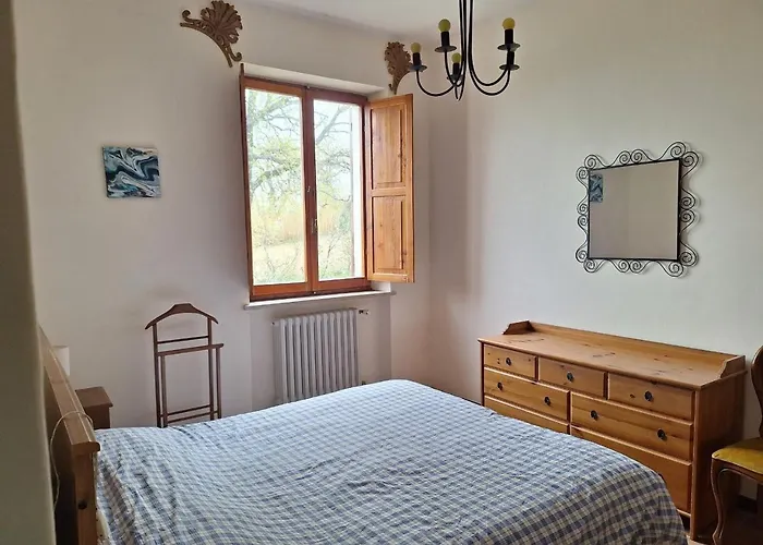 Oak Tree Apartment *